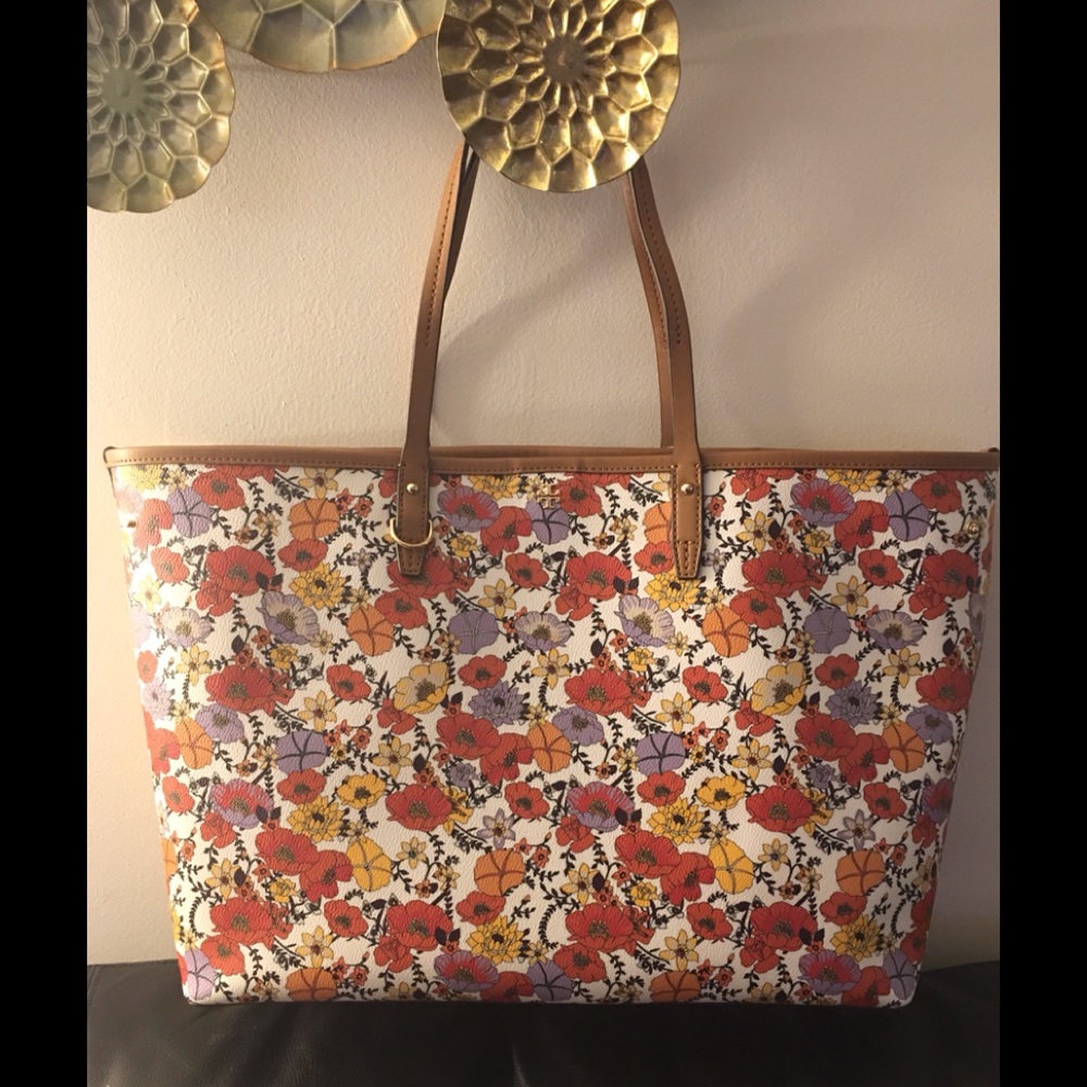 🌺NWT !! Tory Burch Kerrington Tote !!